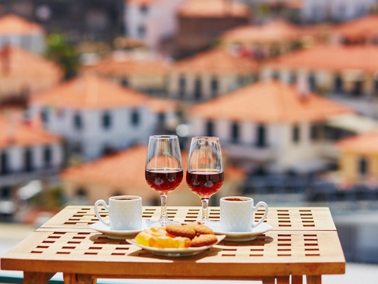 Can Coffee and Wine Acids Cause Heartburn? A Look into Acidic Beverages and Digestive Discomfort
